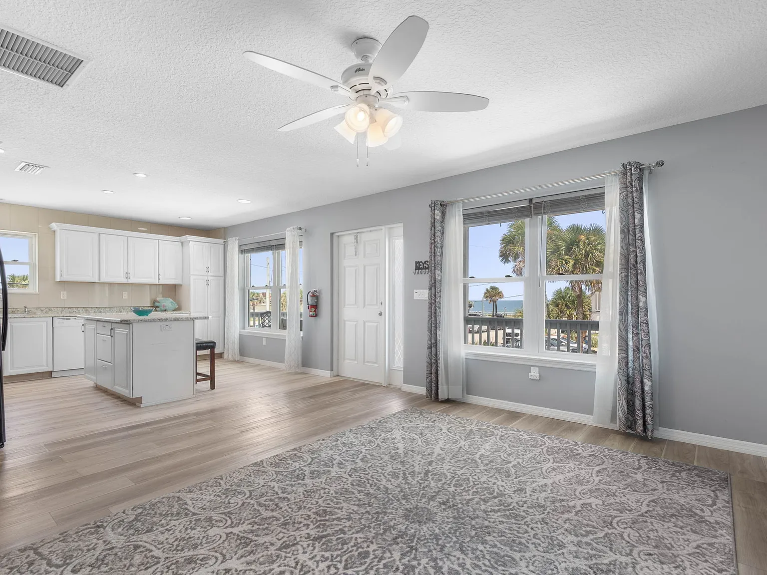 2 bed, 950 sqft, $2,100 — Photo 4
