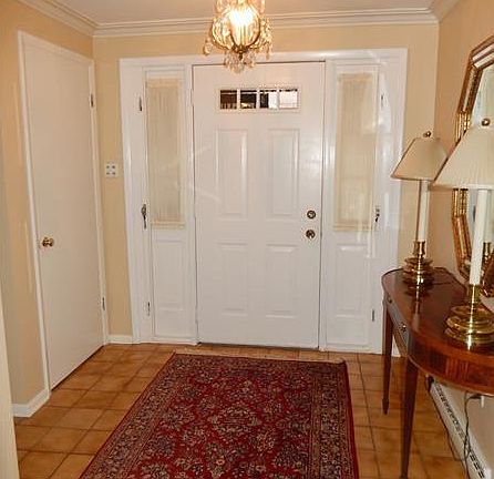 3rd image of 903 Country Club Dr