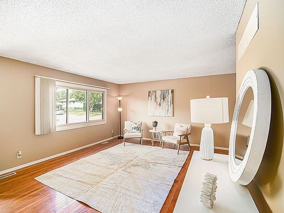 4th image of 6011 Fleetwood Dr