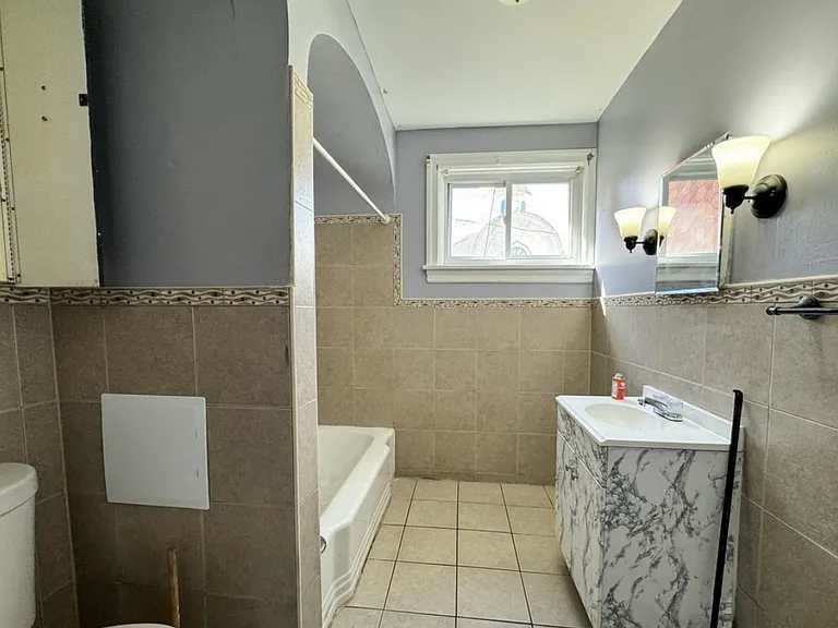 232 W Oak St #2 — Photo 7