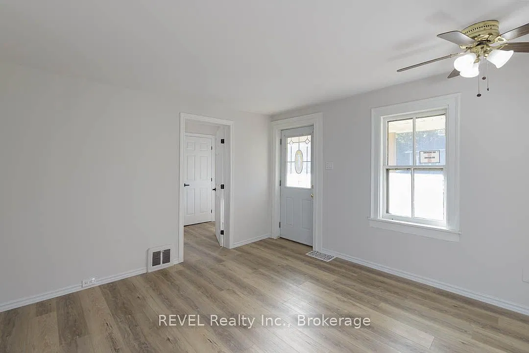 3 bed, $1,900 — Photo 3