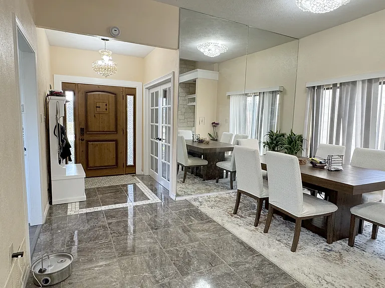 2530 Millcroft Ln — Photo 3