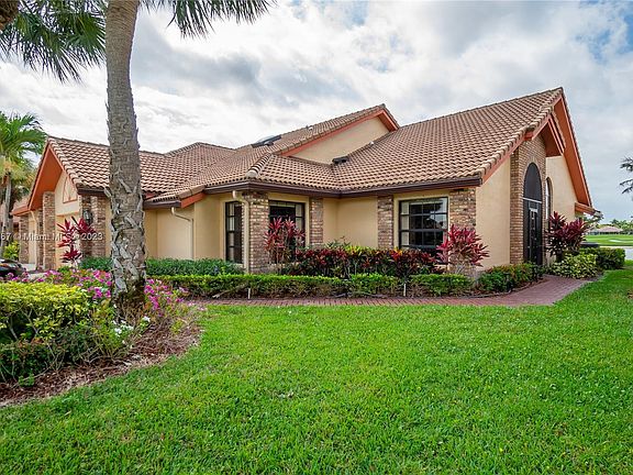 2nd image of 8485 Heather Pl