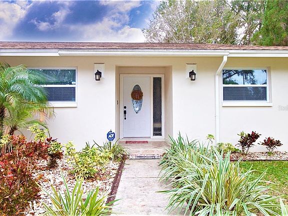 3rd image of 2479 Moore Haven Dr W