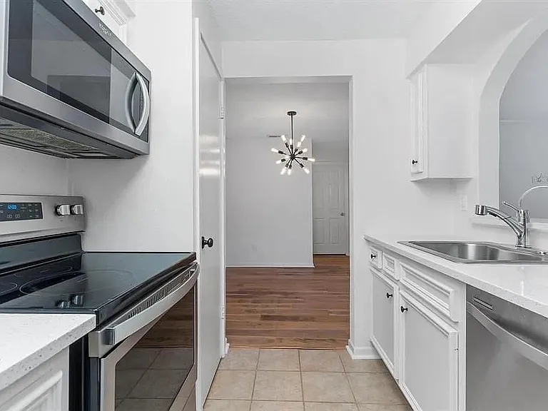 1100 Augusta Dr #3 — Photo 6