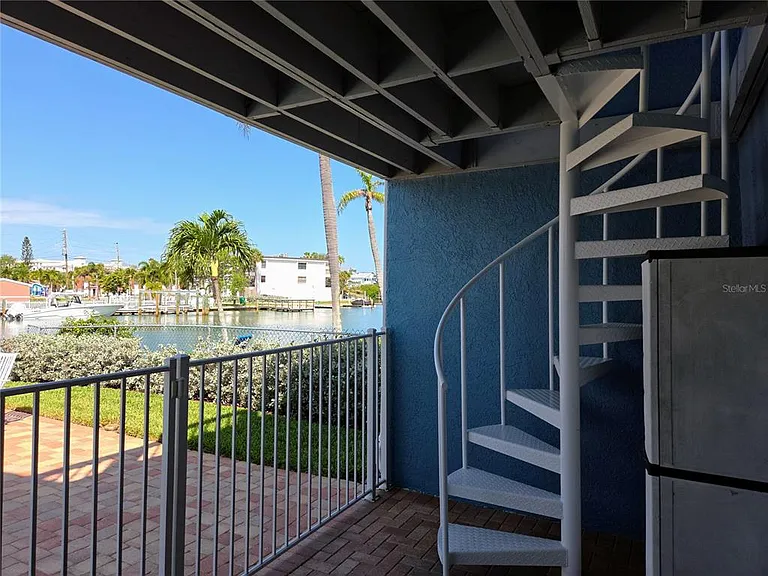 11820 Capri Cir S — Photo 46