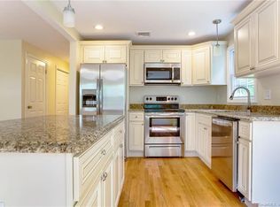 26 Bittersweet Cir, Guilford, CT 06437