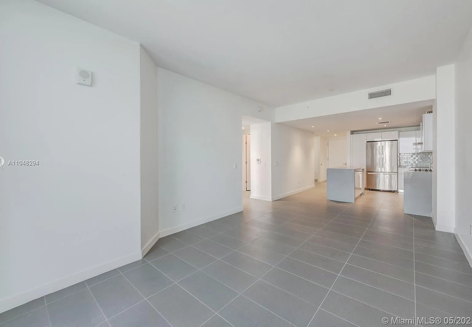 1 bed, 1.5 bath, 910 sqft, $3,200 — Photo 3