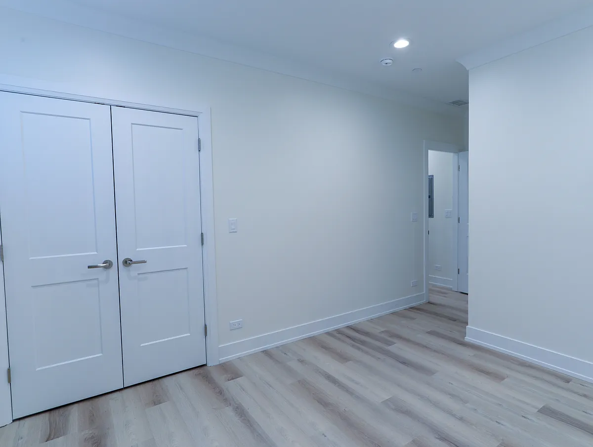 Bedroom 1 - 1063 W Vernon Park Pl #G