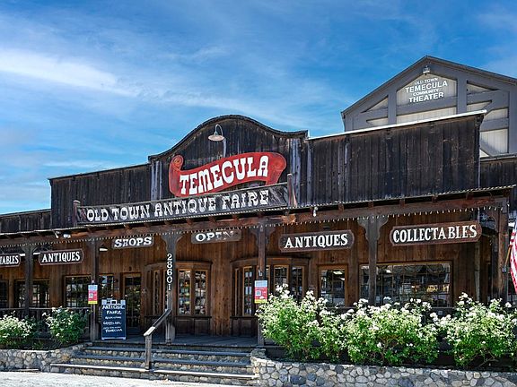 Minutes to Old Town Temecula