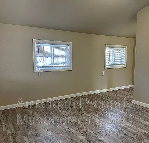 3605 1/2 E 16th St #B — Photo 5