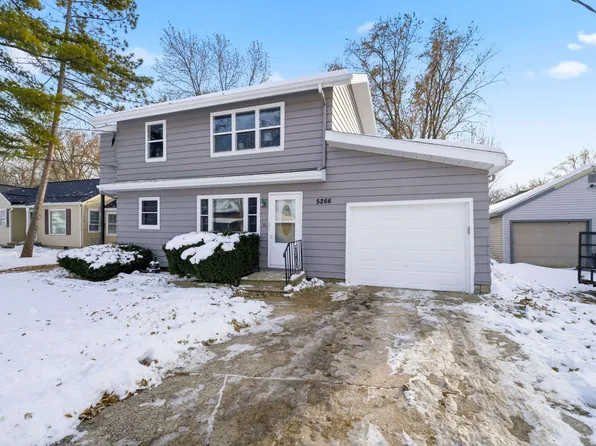 W5266 Bechaud Beach Dr, Fond Du Lac, WI 54935