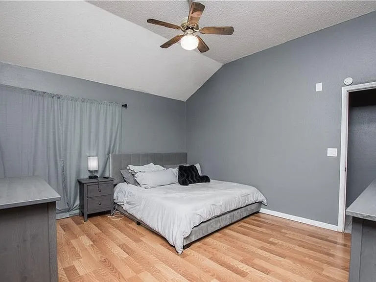 1410 Windsor Cir — Photo 13