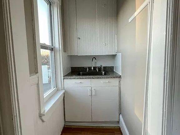 4th image of 641 Massabesic St #11-A