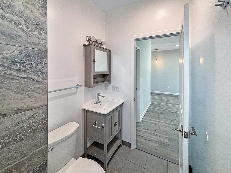 1056 N Lincoln St — Photo 15