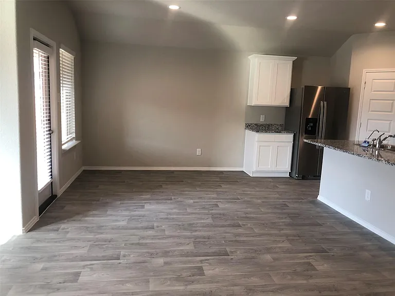 1810 Gibbons Creek Dr — Photo 8
