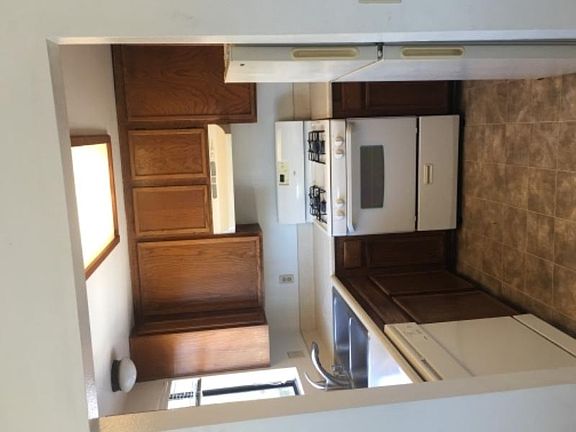 3rd image of 4064 Monroe Ave APT C