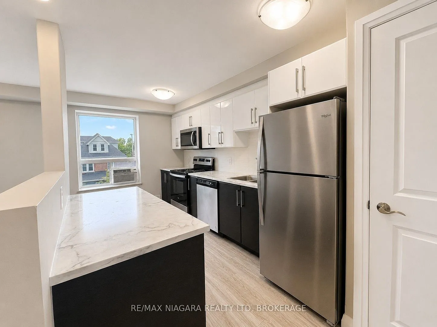 3 bed, $2,399 — Photo 3