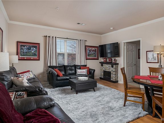2nd image of 600 13th St Unit 323