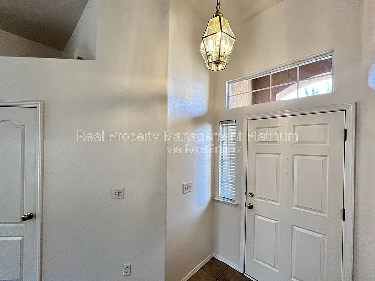2669 Alamos Ave — Photo 15