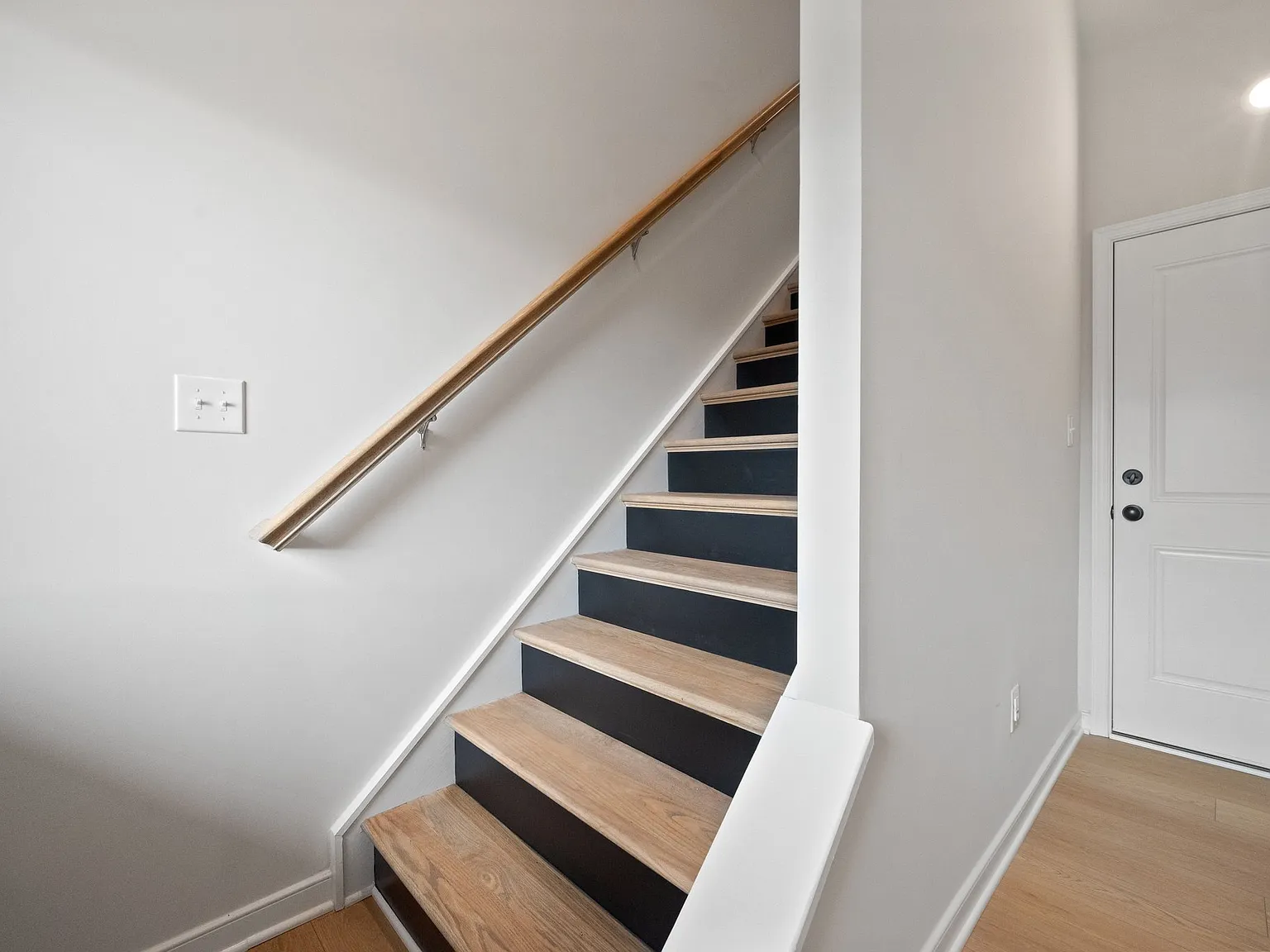 4 bed, 2516 sqft, $4,100 — Photo 4