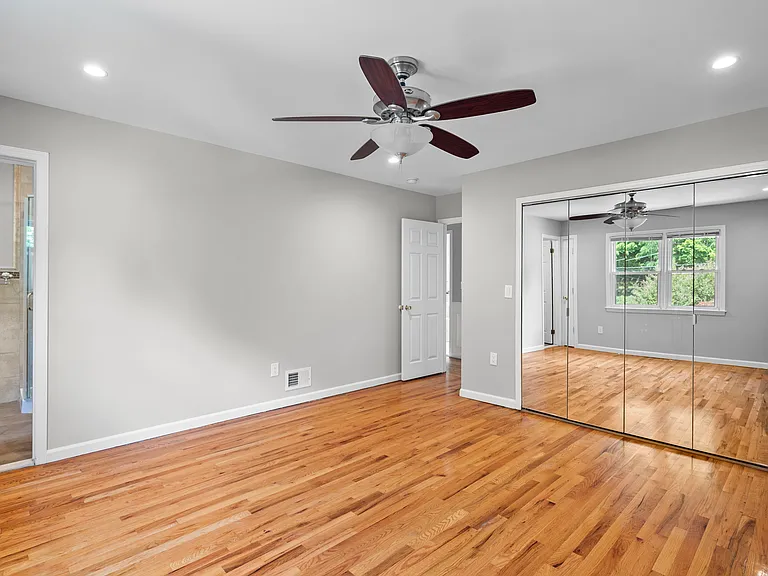49 N Chatsworth Ave — Photo 14