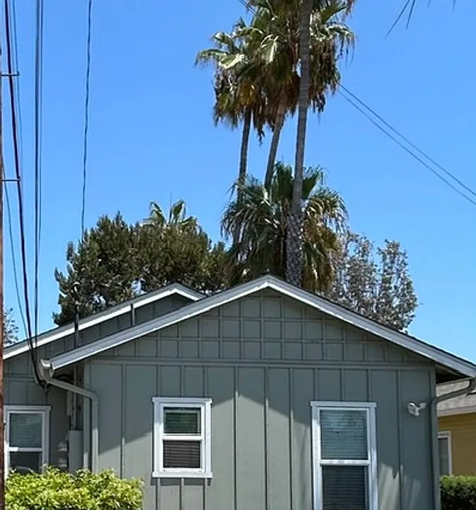 1101-1119 E Ave