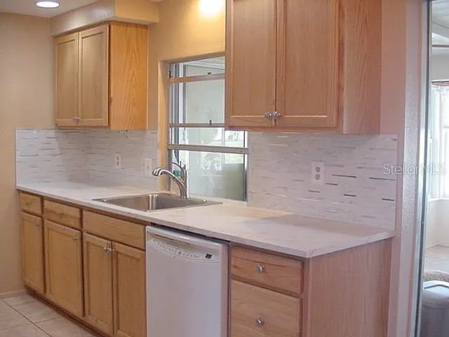 2 bed, 2.0 bath, 1311 sqft, $1,800 — Photo 3