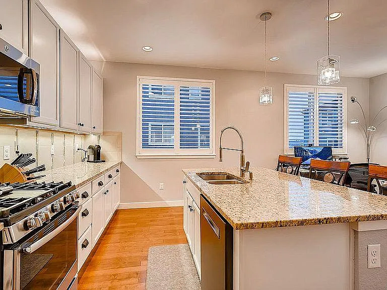 662 E Hinsdale Ave — Photo 5