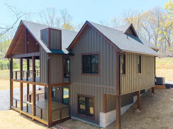 1038 Bluebird Rd, Mineral Bluff, GA 30559