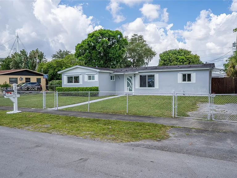 20440 NW 20th Ct — Photo 3