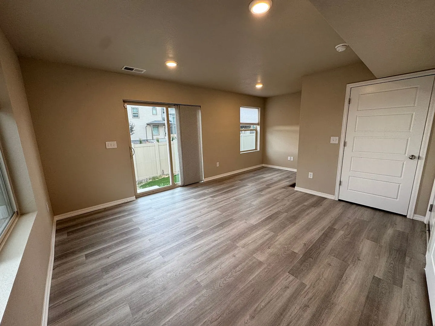 Beautiful 3-Bedroom Home in Banning Lewis Ranch! — Photo 3
