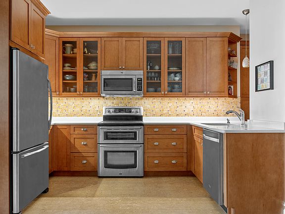 3rd image of 175 W 92nd St