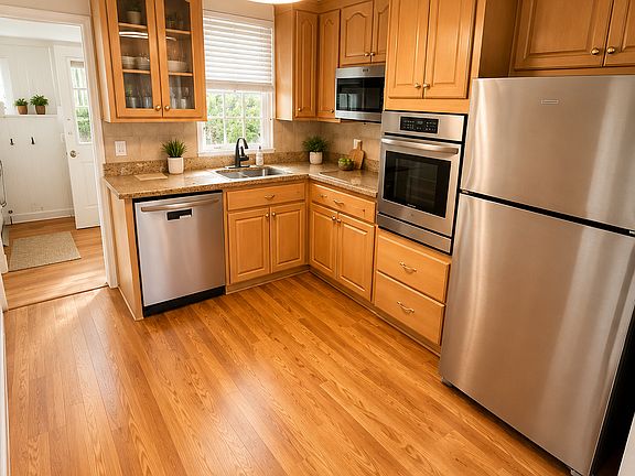 4th image of 2632 Renton Way