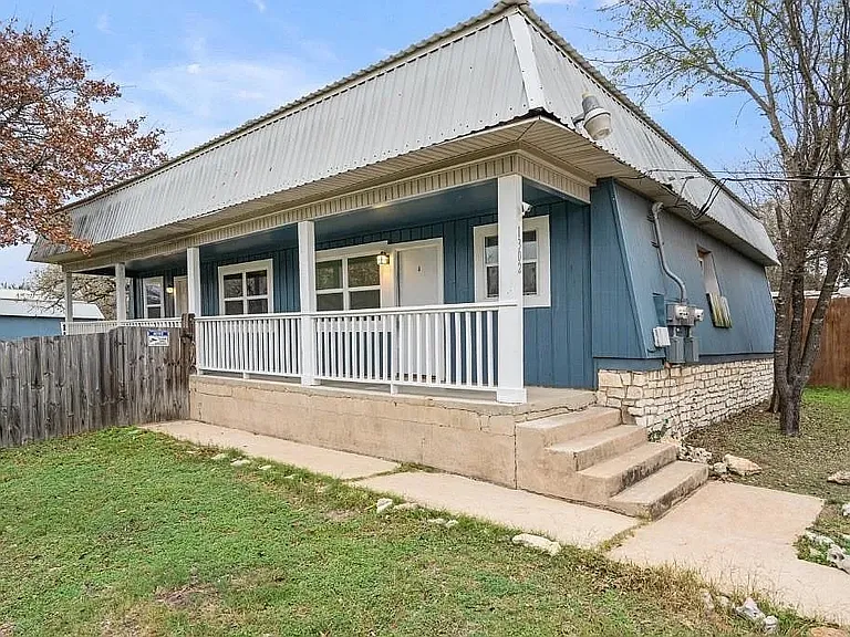 1302 S Quinlan Park Rd #B — Photo 2
