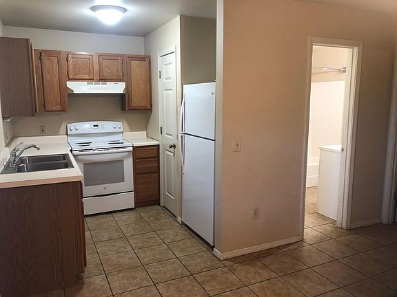 3rd image of 911 W Hughes St #5