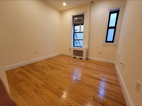 4th image of 29 Cornelia St #90