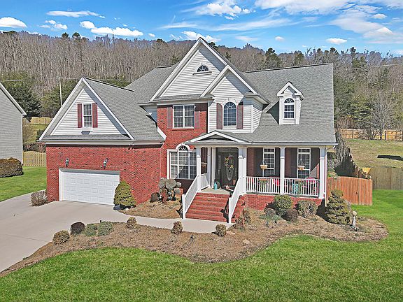 2nd image of 1323 Paxton Dr