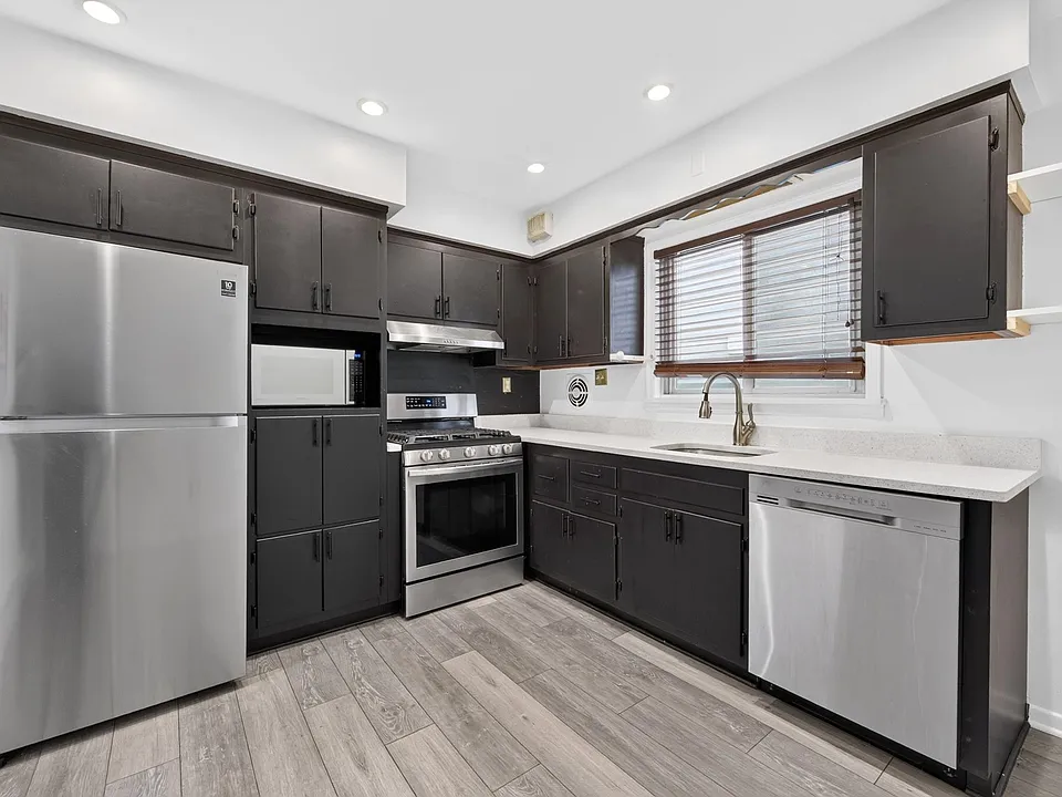 121 Ogden Ave #2
