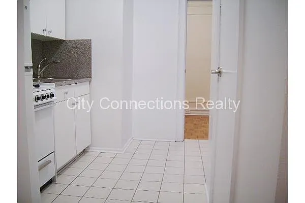 Rented by City Connections Realty | media 27