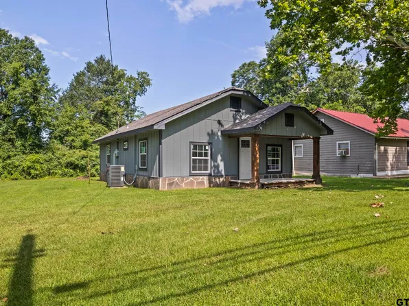 211 Cleveland St, Winfield, TX 75493