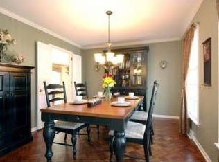 2631 Longacres Dr, Chanhassen, MN 55317