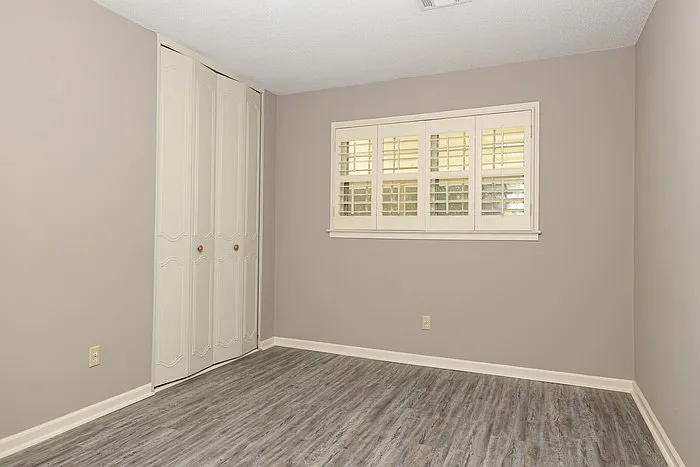 620 Sandhurst Dr — Photo 8