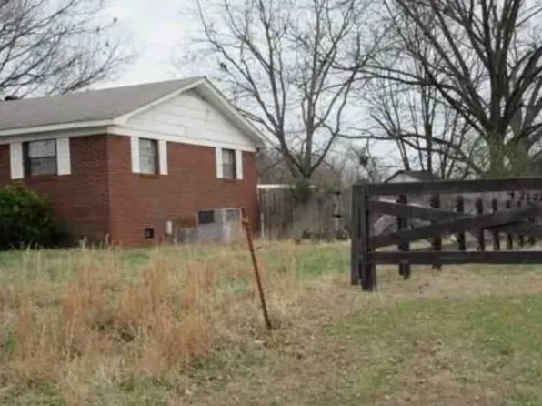 25 Davenport Rd, Humboldt, TN 38343