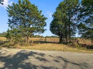 171 Flower Hill Rd, Smithville, TX 78957