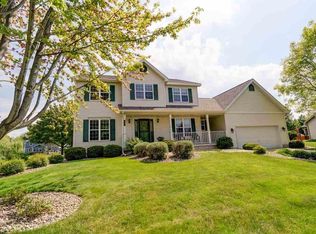 507 Island Dr, Deforest, WI 53532