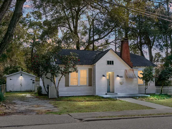 221 Brownlehe St, Walterboro, SC 29488