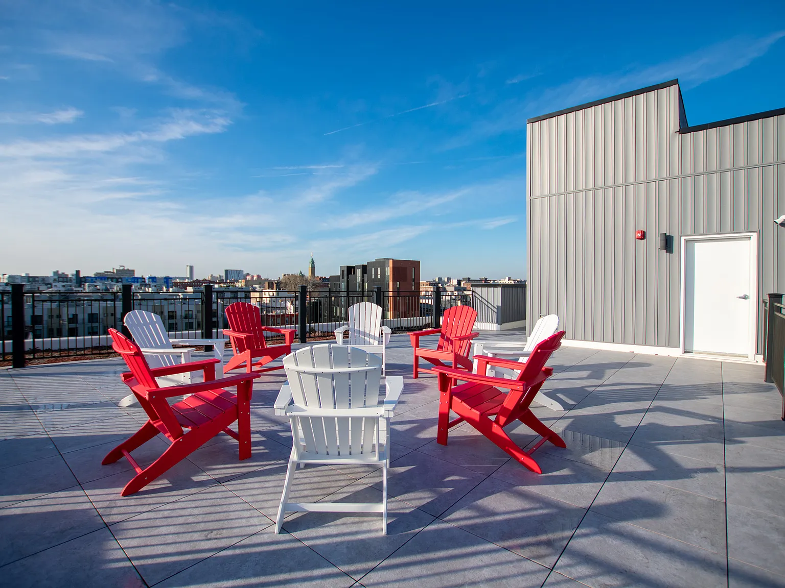 1325 N Lee St — Photo 2