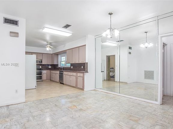 5th image of 4311 University Dr