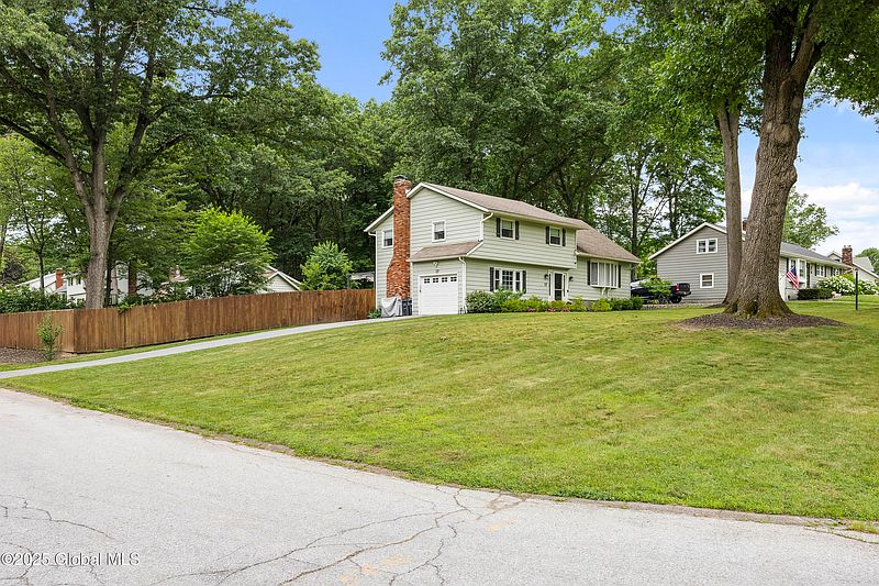 2nd image of 17 Settlers Lane